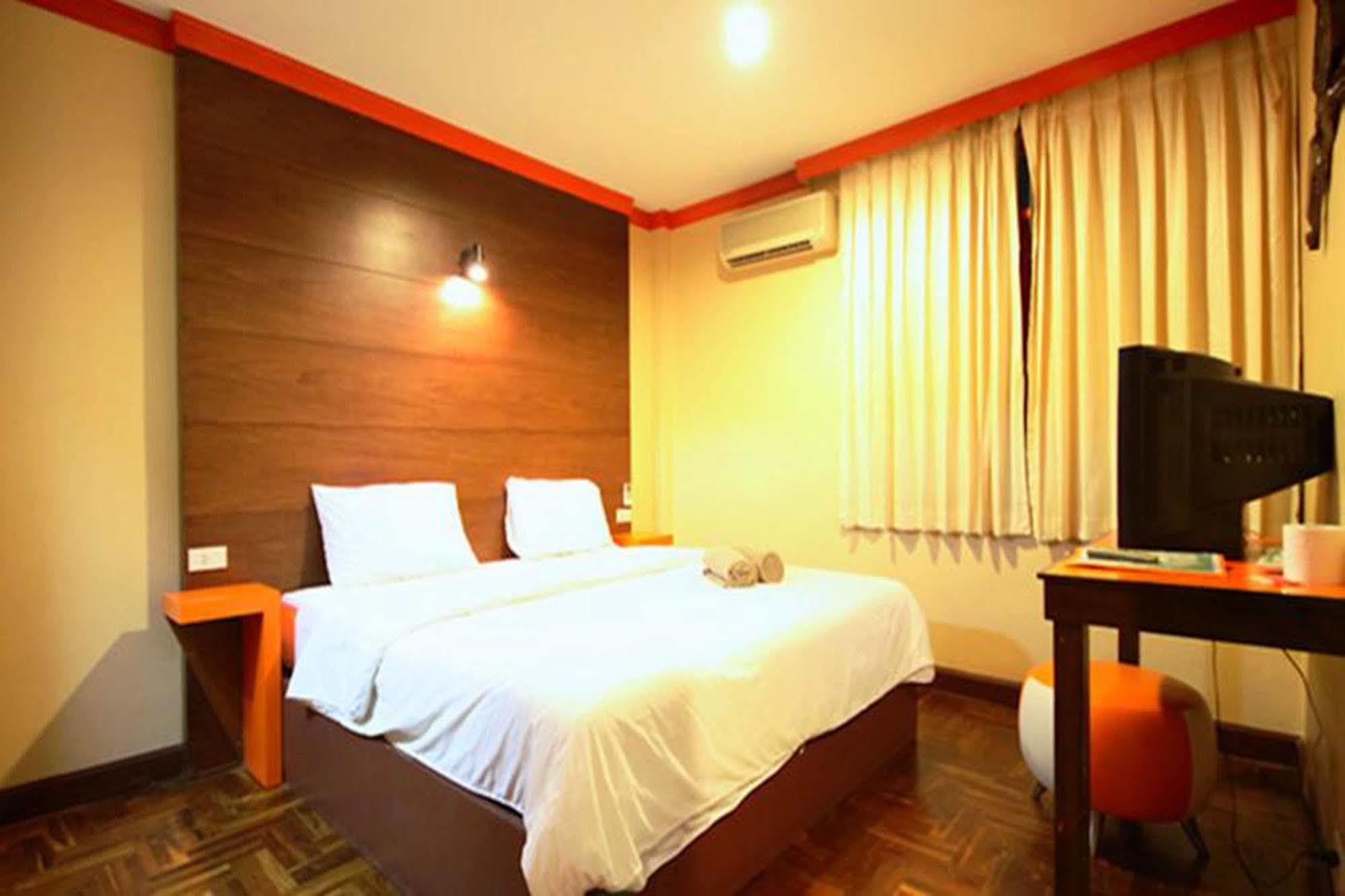 The Palm Delight Lodge Praia de Jomtien Exterior foto