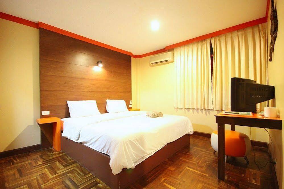 The Palm Delight Lodge Praia de Jomtien Exterior foto